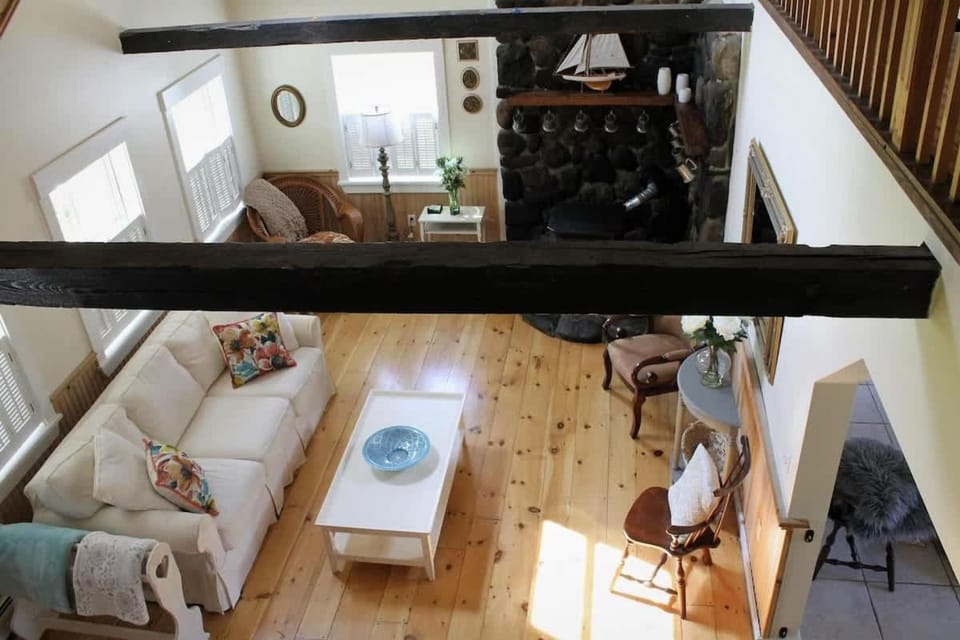 Pine and Sea Beach Retreat House in Sullivan