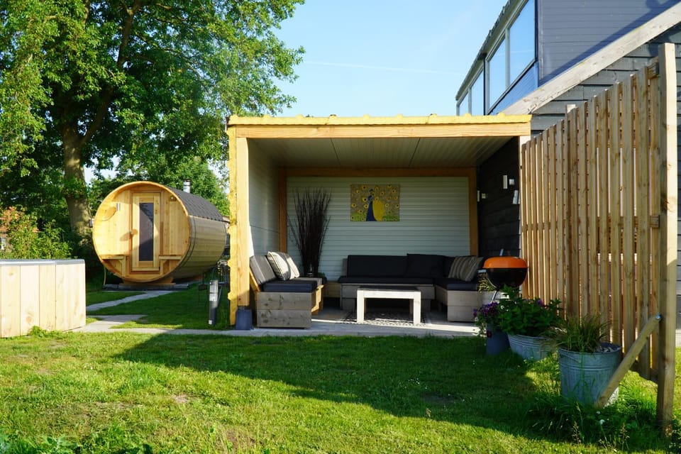 Groepsverblijf "De Klosse" Apartment in Wanneperveen