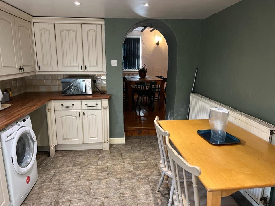 Coffee/tea facilities, Dining area, minibar, washing machine