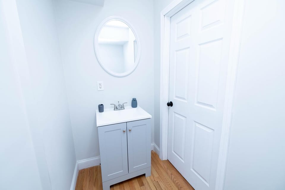 Modern Luxury Home With Fireplace & Game-Room Apartment in Brockton