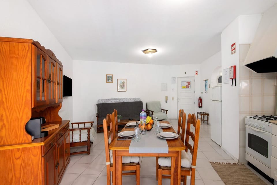 Property building, Kitchen or kitchenette, Living room