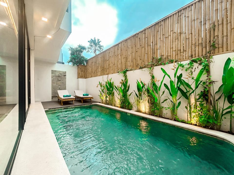 Swimming pool, Swimming pool
