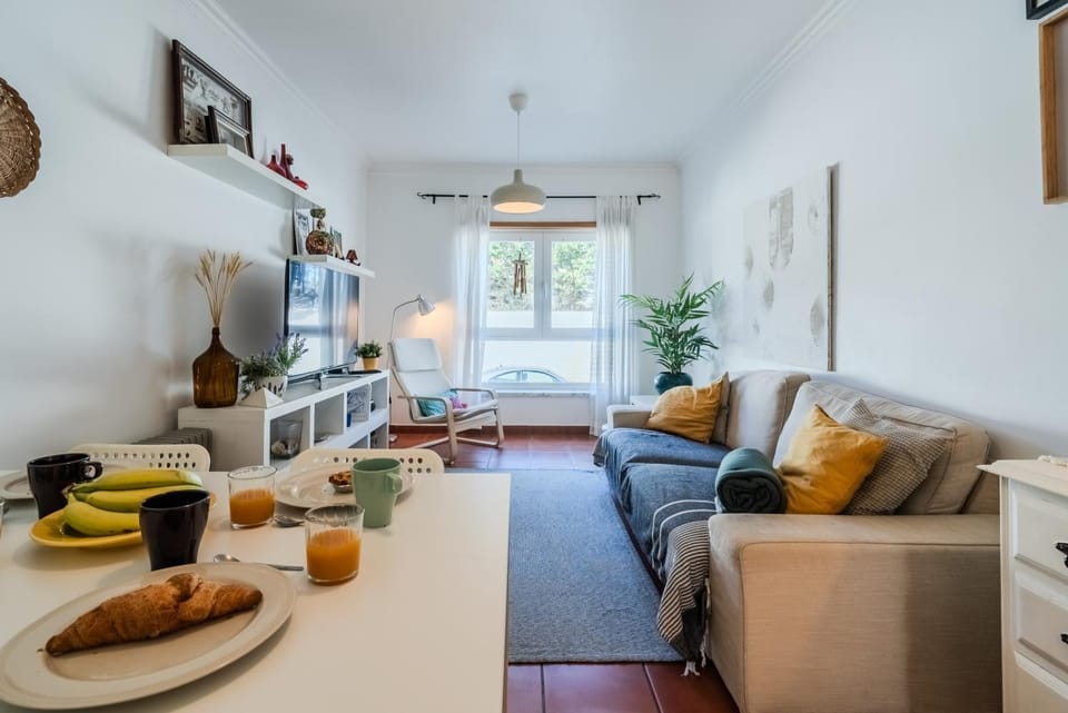 Living room, Food and drinks, Food