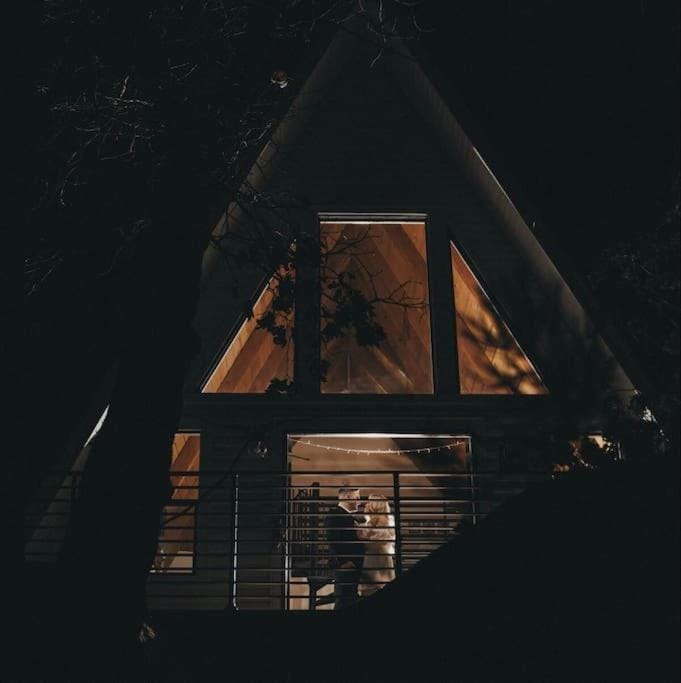 The Scandia “A-Frame Chalet” Fireplace & Hot tub Chalet in Running Springs