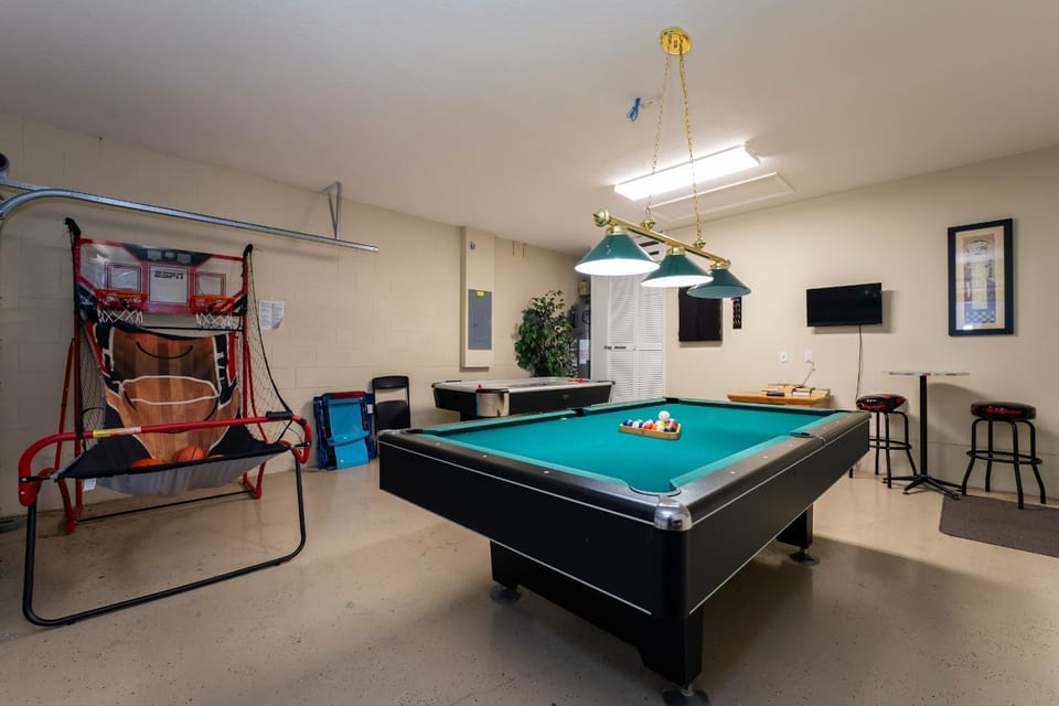 Gated,2-Story, Bedroom Downstairs, NE Facing Pool&Spa,Gameroom House in Four Corners