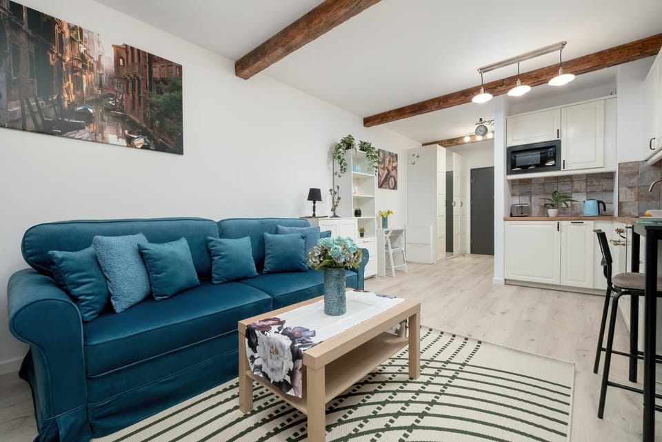 Kitchen or kitchenette, Living room, Seating area, Dining area, stove