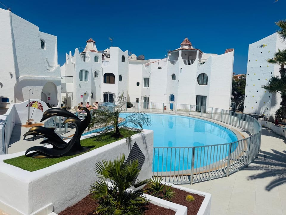 Property building, Nearby landmark, Day, Pool view, Swimming pool