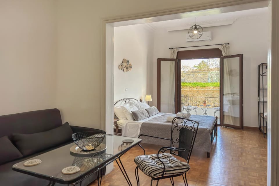 Seating area, Bedroom