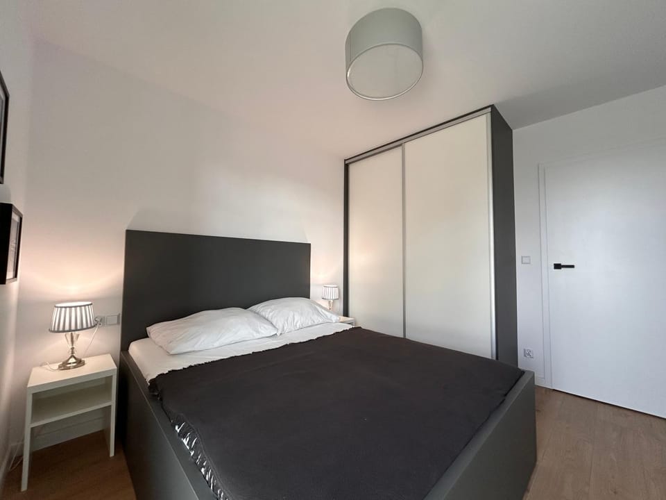 Bedroom, locker