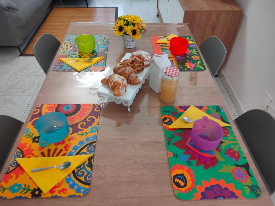 Living room, Food and drinks, Seating area, Dining area, Breakfast