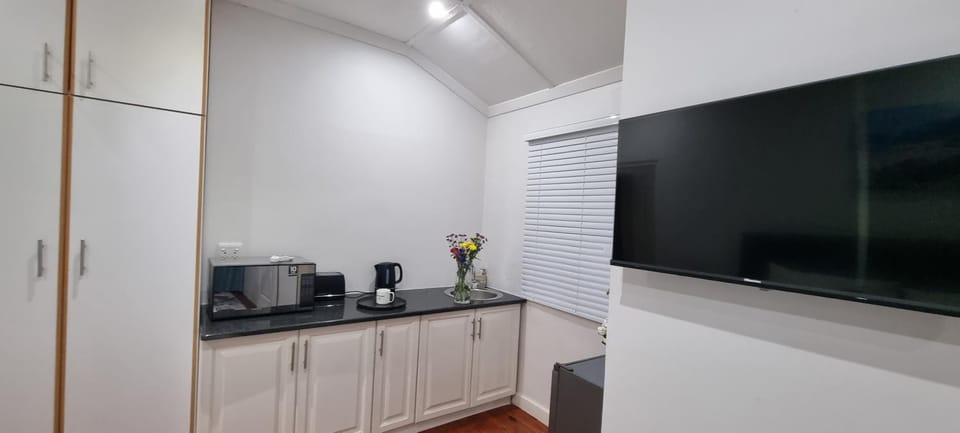 TV and multimedia, Coffee/tea facilities, Kitchen or kitchenette, minibar
