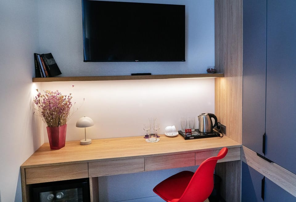 TV and multimedia, hair dresser, oven, wardrobe