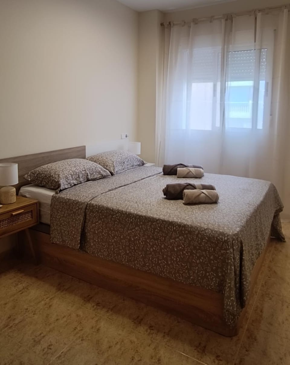Bedroom, fireplace, wardrobe