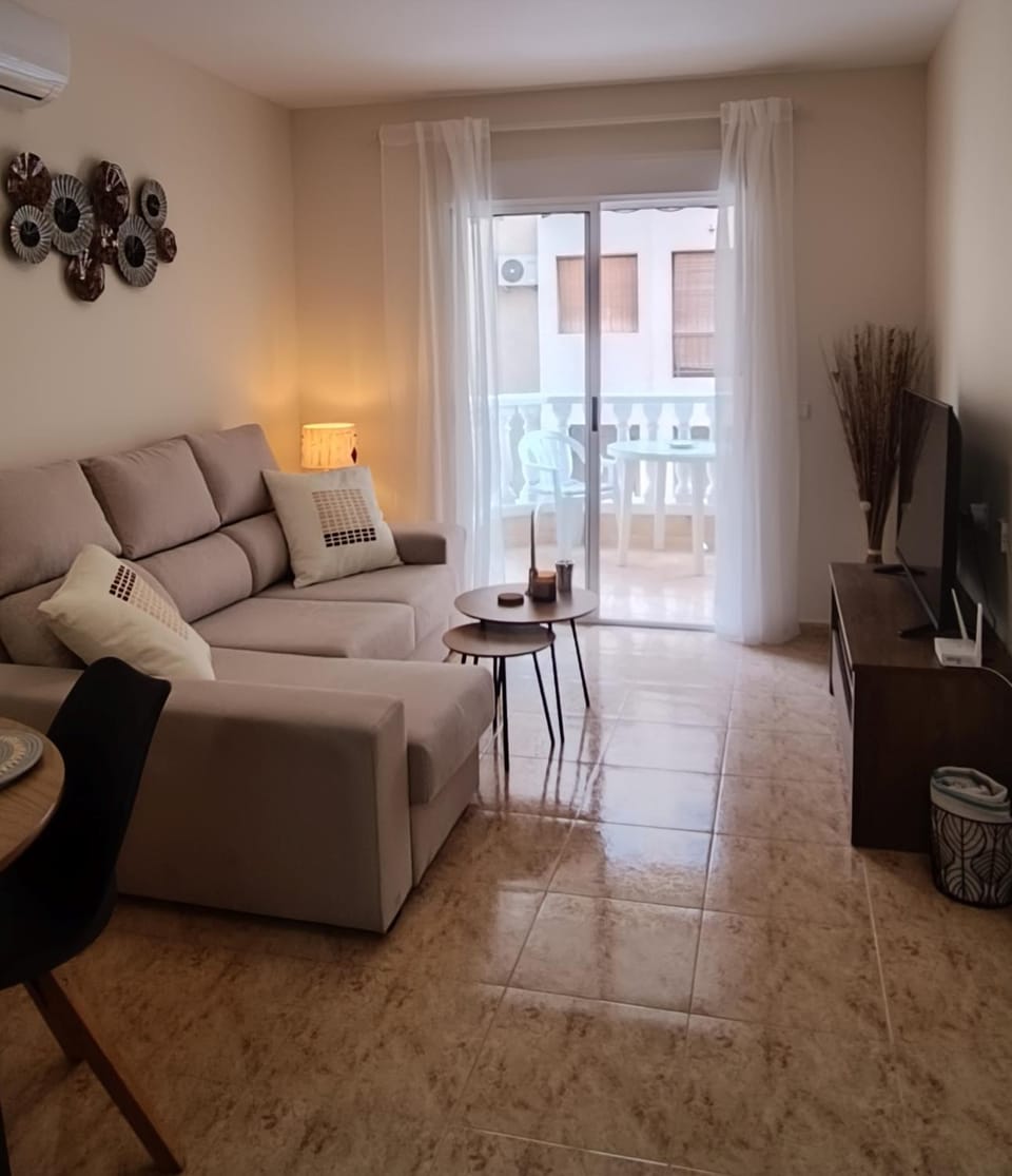 TV and multimedia, Living room, Seating area, air conditioner