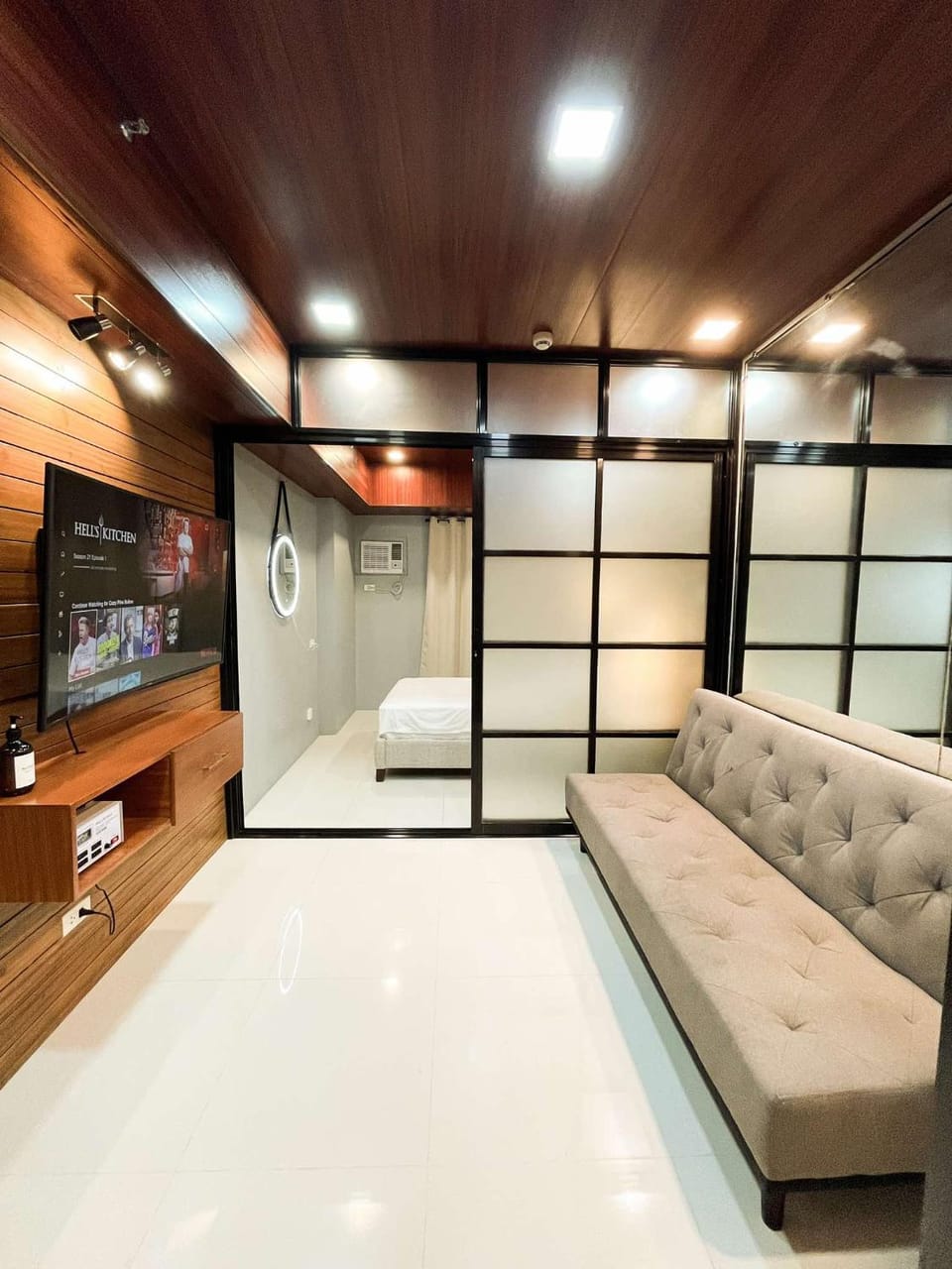 Communal lounge/ TV room, TV and multimedia, Living room, Seating area, Evening entertainment
