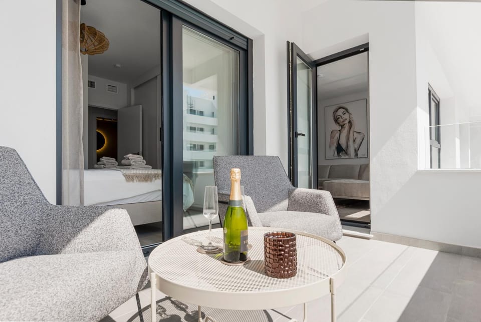Casa Rosa - Prime Location with Pool and Parking Apartment in Estepona