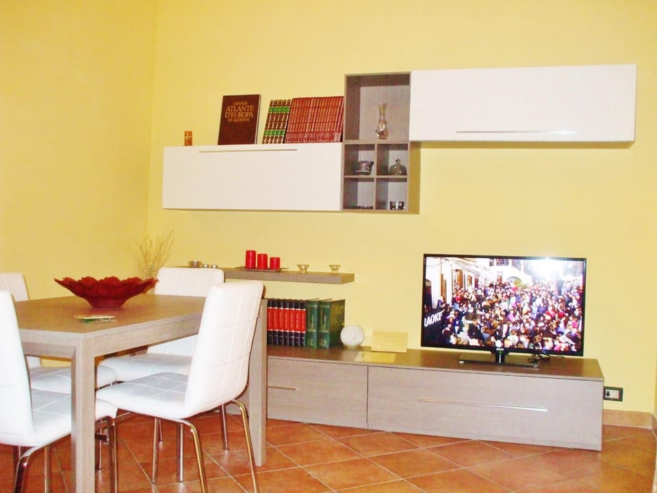 Living room, Dining area, Evening entertainment