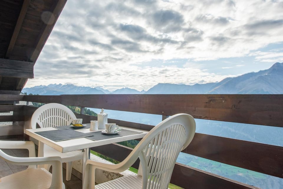 View (from property/room), Balcony/Terrace, Mountain view