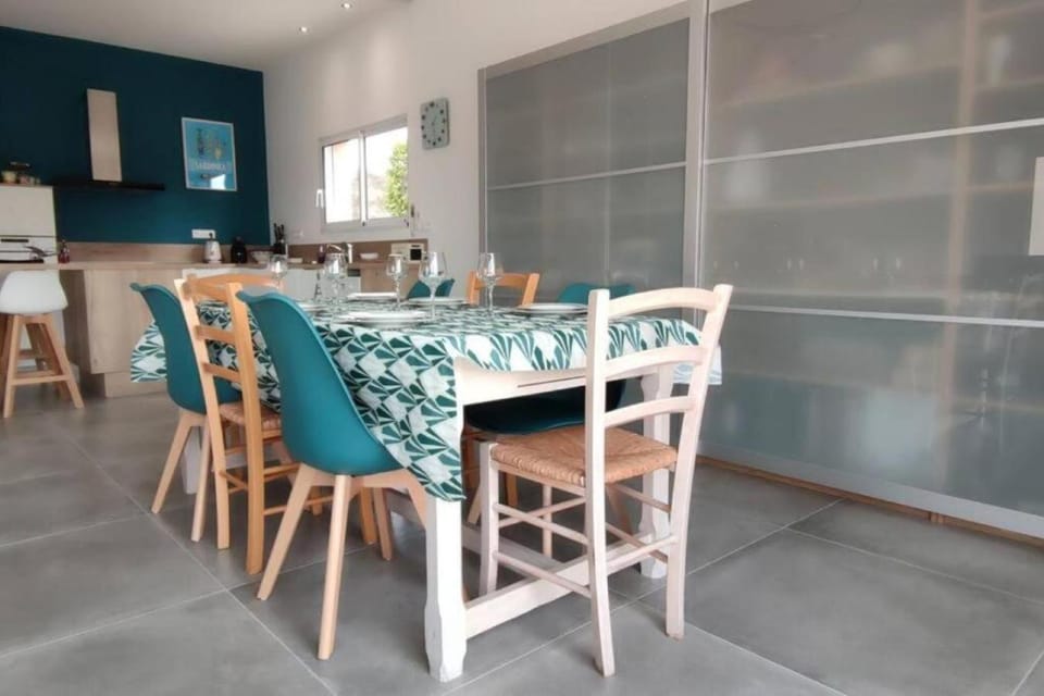 Dining area, Communal kitchen