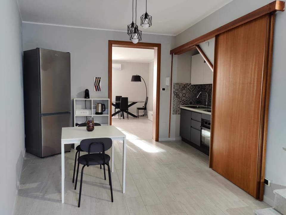 TV and multimedia, Kitchen or kitchenette, Living room, Seating area, Dining area, hair dresser
