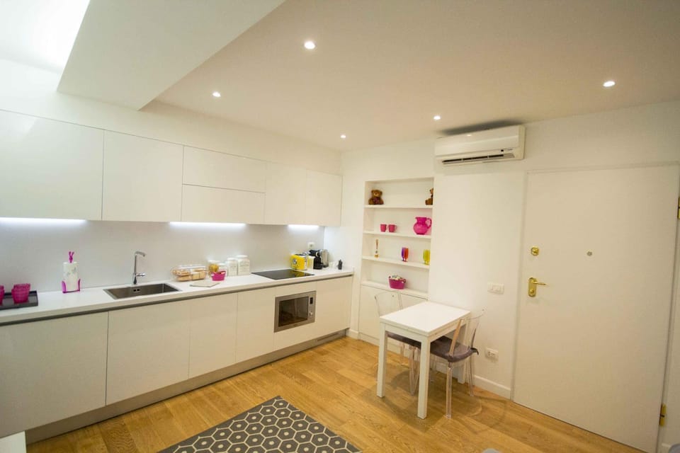 Coffee/tea facilities, Kitchen or kitchenette, Dining area