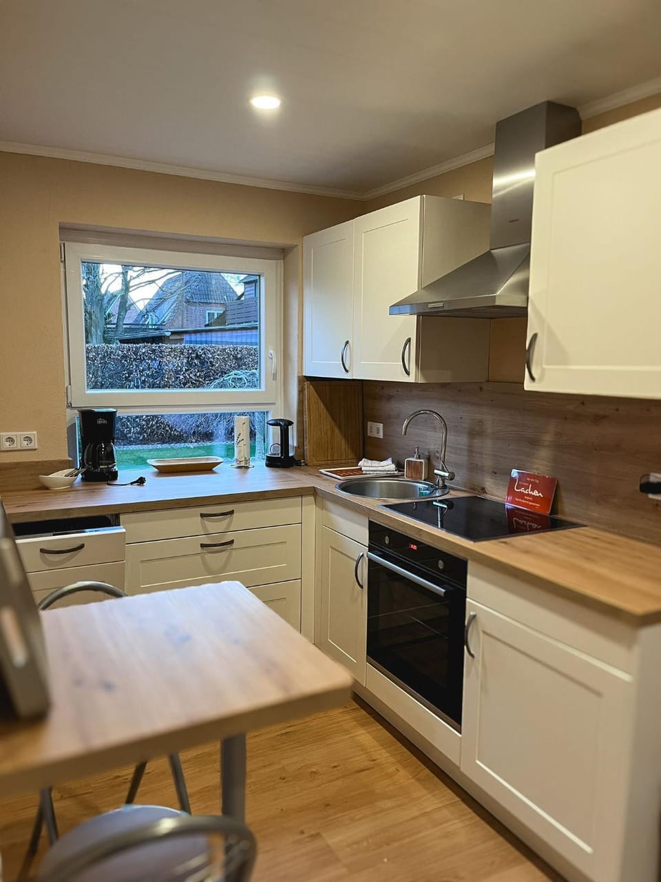 Coffee/tea facilities, Kitchen or kitchenette, stove, toaster, kitchen