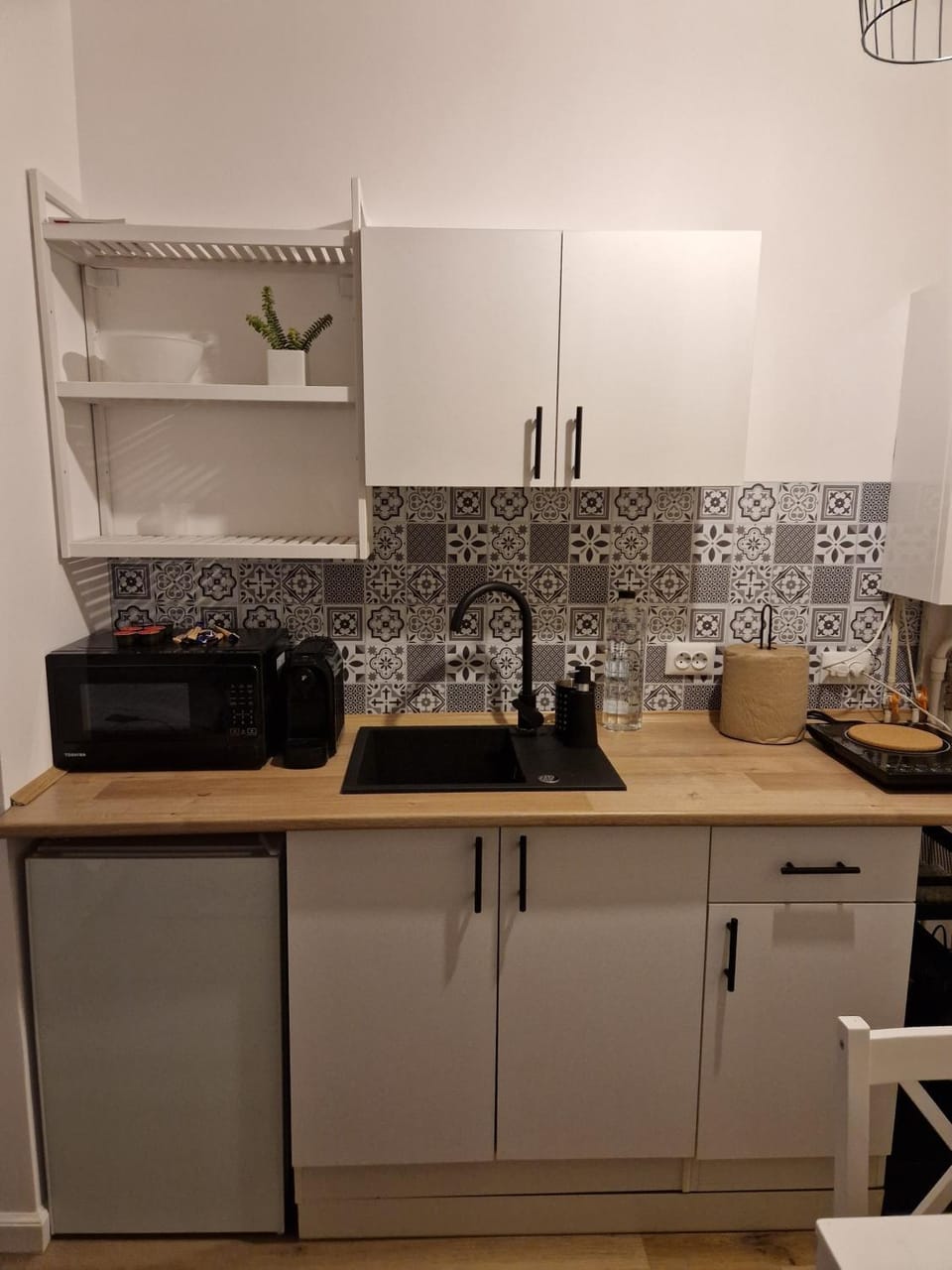 Kitchen or kitchenette, stove