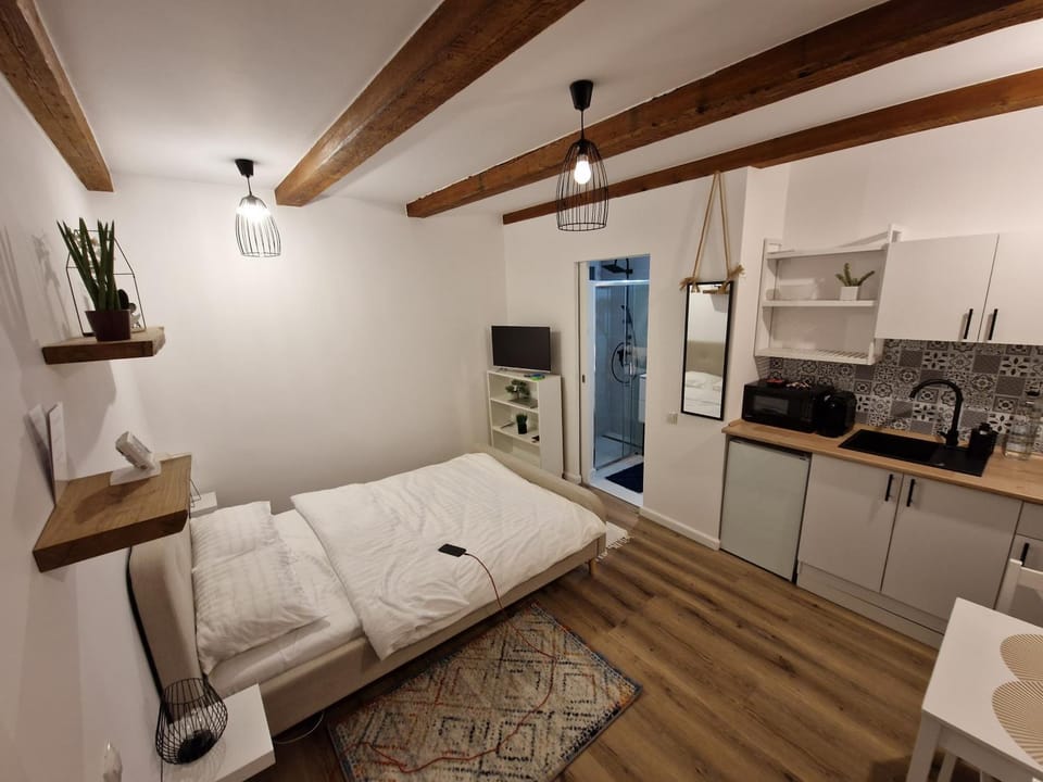 TV and multimedia, Kitchen or kitchenette, Photo of the whole room