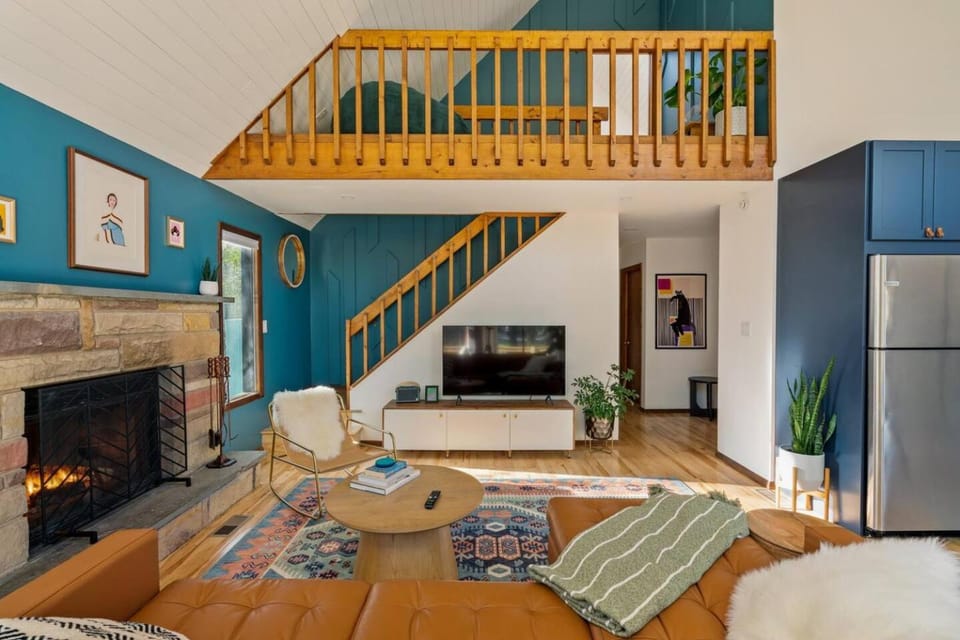 A-Frame Hot Tub Hike Firepit Design Chalet in Stroud Township