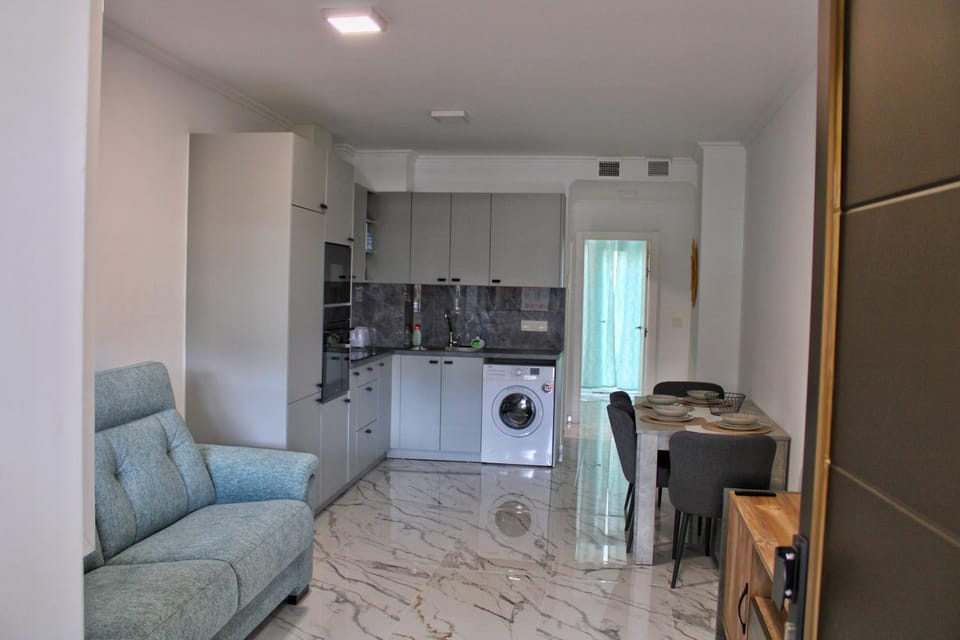 Kitchen or kitchenette, pet friendly, stove, washing machine