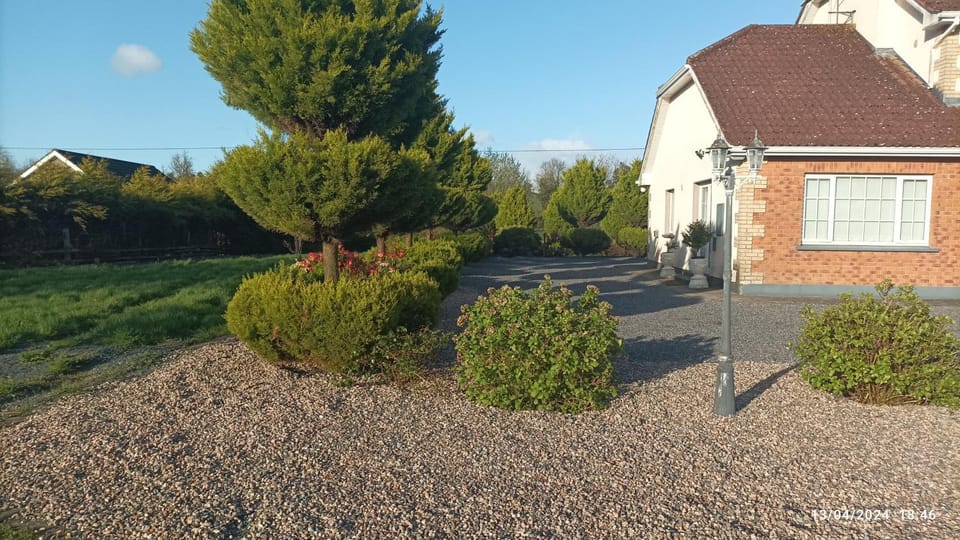 Property building, Natural landscape, Garden view, Parking