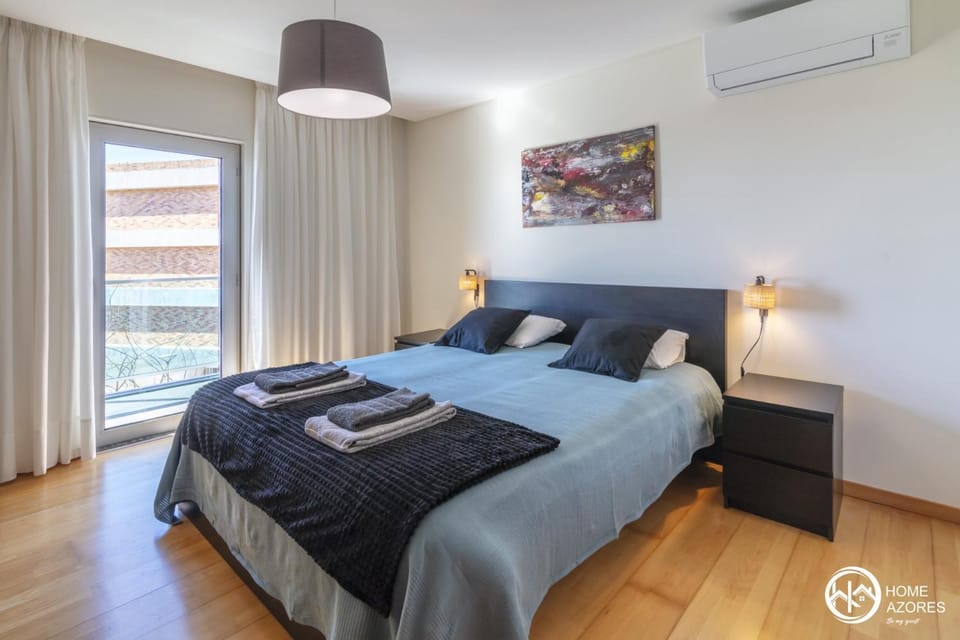 Bedroom, air conditioner