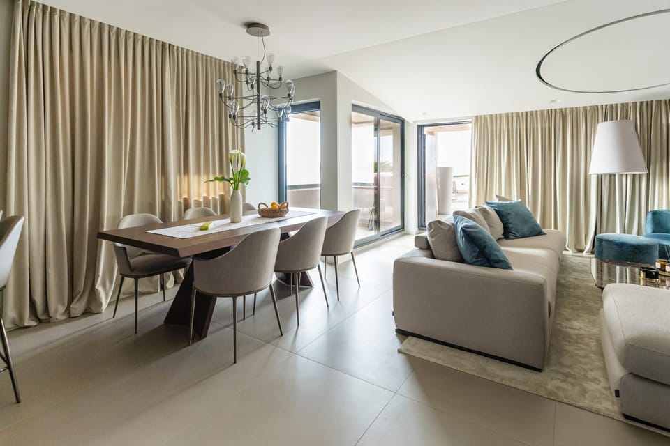 Living room, Seating area, Dining area