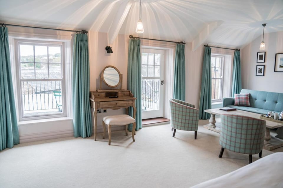 Coffee/tea facilities, Balcony/Terrace, Seating area, Bedroom, City view