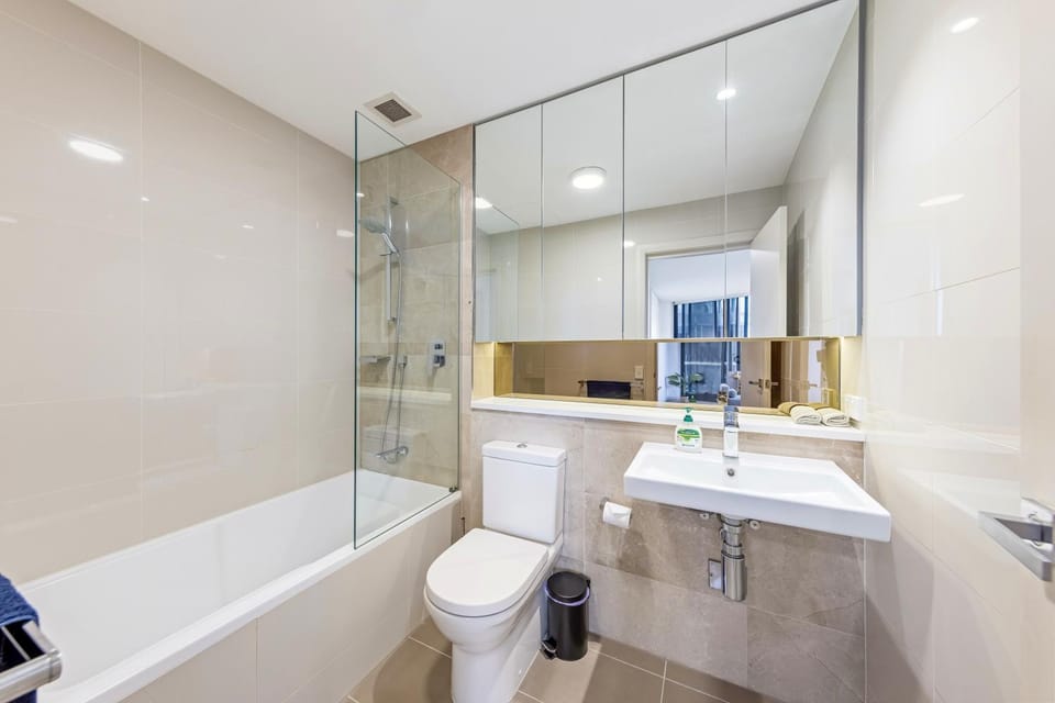 Shower, Toilet, Bathroom, Bath