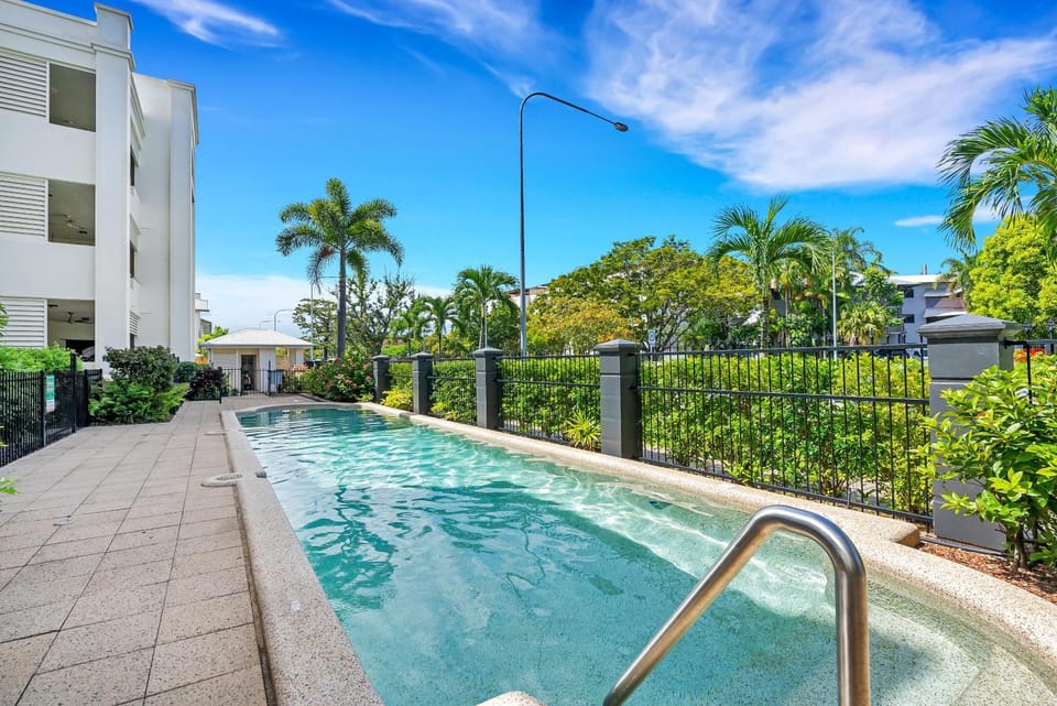 Property building, Day, Garden, Garden view, Pool view, Swimming pool, sunbed