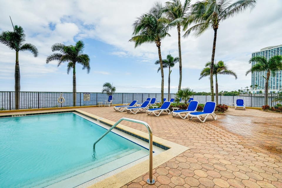 Riverfront Fort Myers Condo w/ Community Amenities House in North Fort Myers