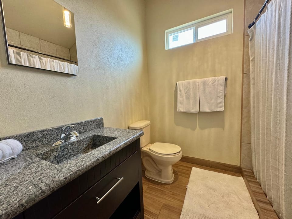 Toilet, Bathroom, towels