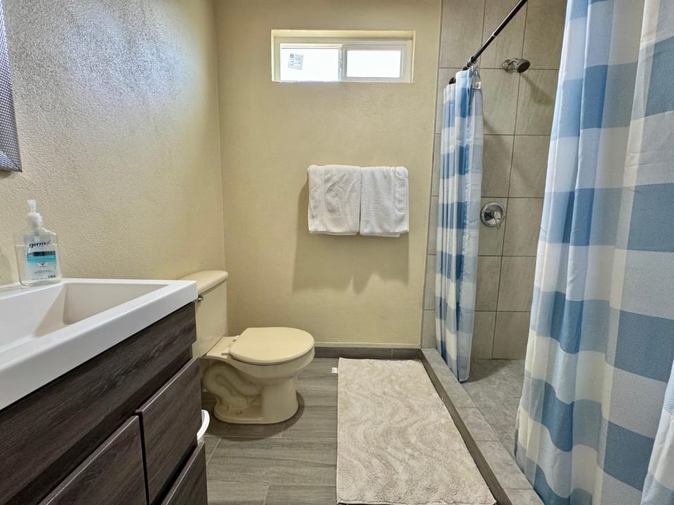 Shower, Bathroom, towels