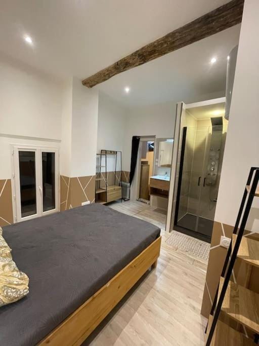 Shower, Bed, Photo of the whole room