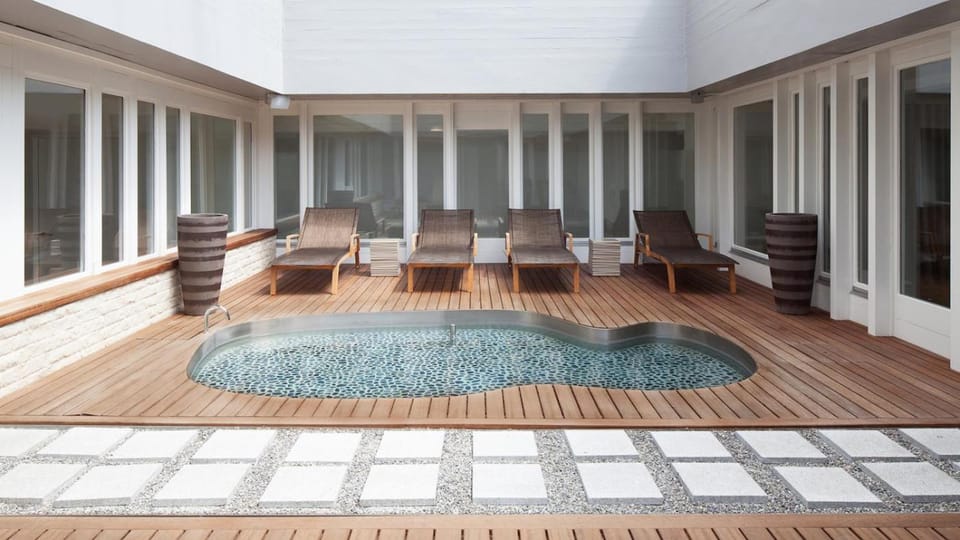 Seating area, sunbed