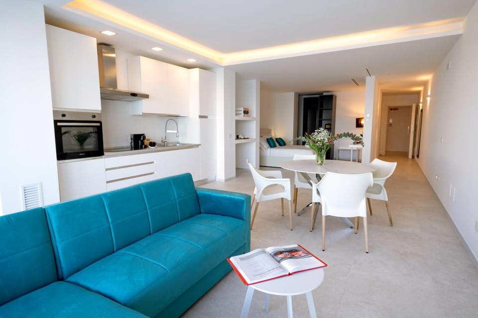 Coffee/tea facilities, Kitchen or kitchenette, Living room, Seating area, Dining area, pet friendly, stove