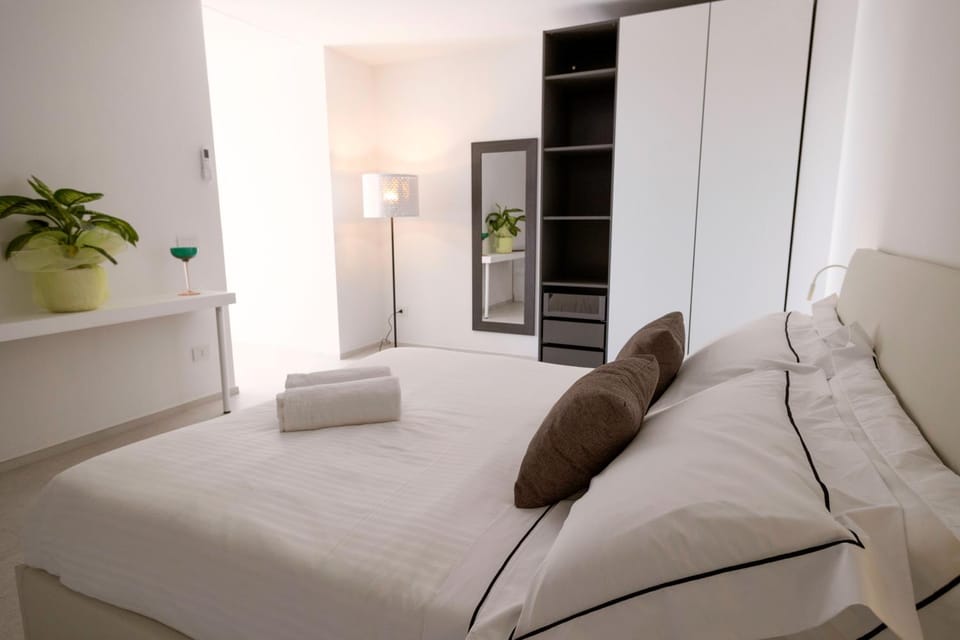Bed, Photo of the whole room, Bedroom, towels, towels, wardrobe