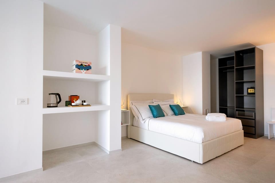 Bed, Coffee/tea facilities, Photo of the whole room, Bedroom, safe, wardrobe