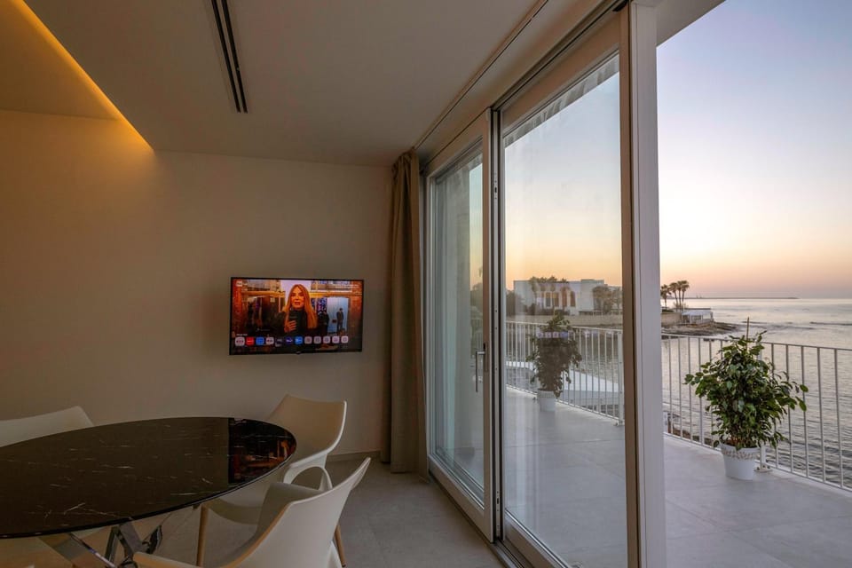 Patio, Day, Natural landscape, TV and multimedia, View (from property/room), Balcony/Terrace, Dining area, Beach, Beach, Evening entertainment, Sea view, Sunset