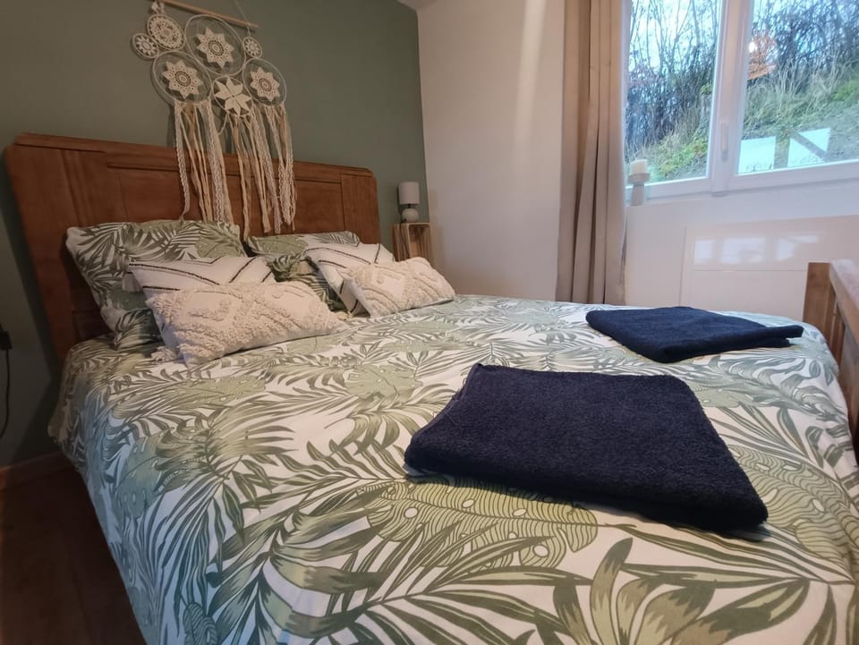 Bed, Internal: Not applicable to any particular room