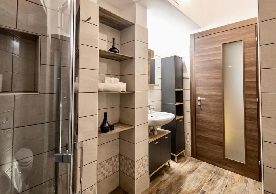 Shower, Bathroom, towels