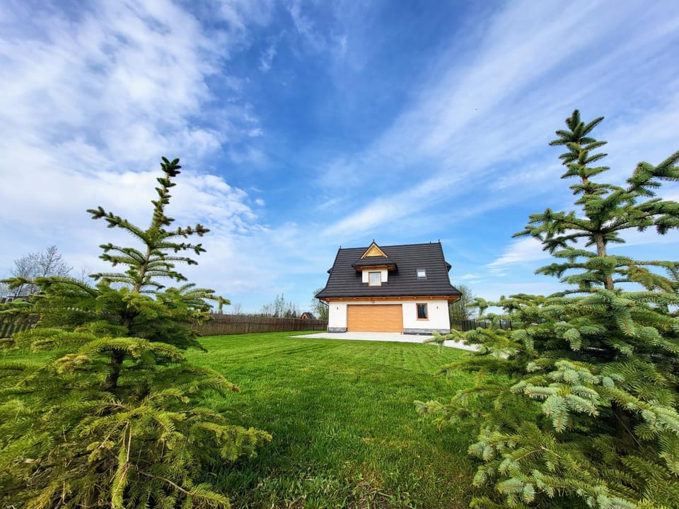 Property building, Spring, Day, Natural landscape, Garden, Garden view