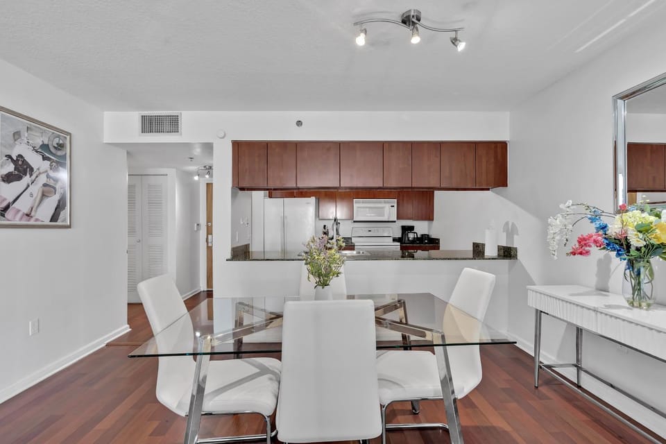 Amazing 1 Bed in Brickell key With FREE PKG Apartment in Brickell