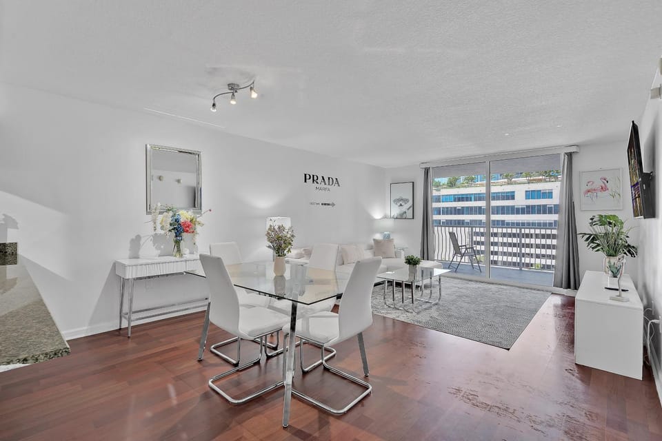 Amazing 1 Bed in Brickell key With FREE PKG Apartment in Brickell
